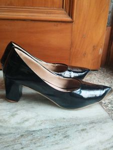 Black Patent Leather Pointed Heels