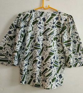 Women&#39;s Printed Top With Brotch