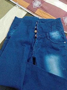 Stylish High-Waisted Jeans