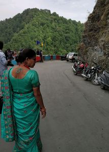 कढ़ाई वाली साड़ी धागे की कढ़ाई पूरी साड़ी पर