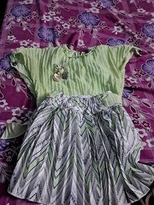 Girl&#39;s Green Dress Outfit