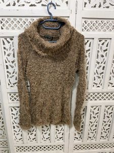 🎀Imported Brown Turtleneck Fuzzy Sweater ((