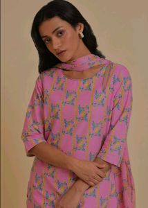 W Kurta Pant Dupatta Set