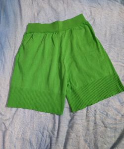 329Rs.Ribbed Green Shorts
