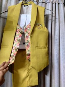 Boys&#39; Yellow Vest Suit Set