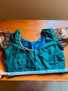 PRICE DROPPED↘️ 💚Emerald Green Embroidered Blouse