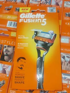 Sale - Gillette Fusion5 Razor COMBO