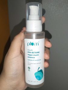 Plum Cica &amp; HYA-BETAINE vegan Mucin Essence .
