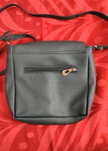 SHAMRIZ sling bag !!