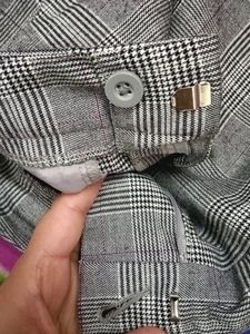 For Both Men And Women Grayish Pant