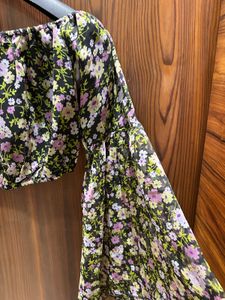 Floral Off-Shoulder Crop Top
