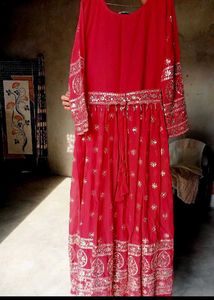 pink Embroidered Kurta.srif 30 miniut wear kiya.