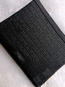 Givenchy Premium Pouch 💕♥️