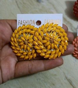 Stud Earrings Pack Of 4