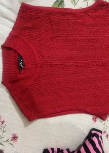 Red Sleeveless Top In Net