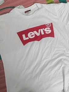 Levi's White Graphic Tee