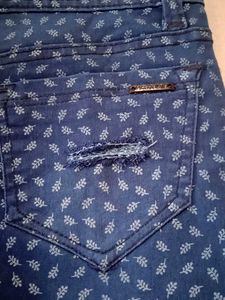 Ripped Patterned Jeans