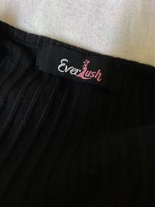 Casual bottoned crop top