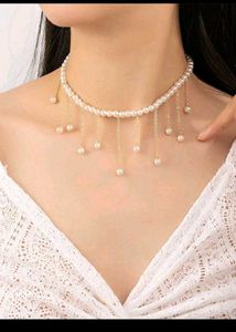 The necklaces trendy aur beach/summer vibes