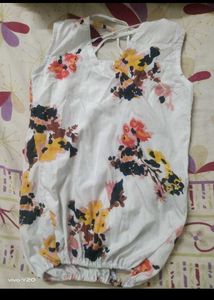 Floral Print Sleeveless Top