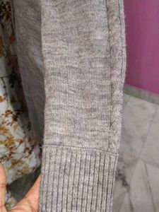Elegant Grey Knit Cardigan