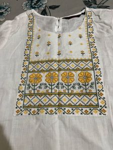 Elegant White Embroidered Kurta