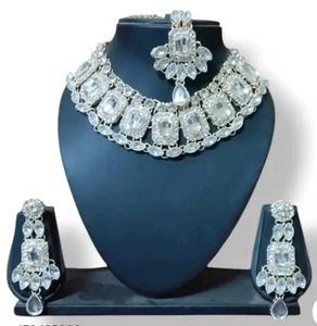 Sparkling Crystal Necklace Set