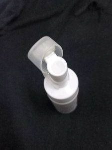 Pond&#39;s With Niacinamide Foaming Face Wash