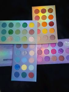 60 Multicolored Eye Shadows , Four In 1 Pallate