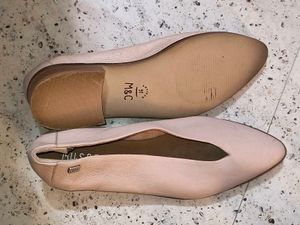 Elegant Nude Flats