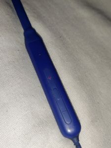 ONEPLUSS HANDFREE GUYS THIS IS VERY GOOD CONDITION