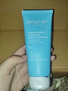 Dot&Key Barrier Repair+Hydrating Gentle Face Wash