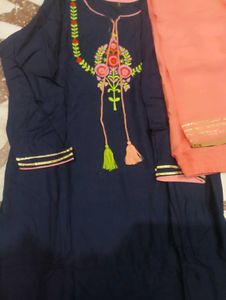 Floral Embroidered Kurti Set