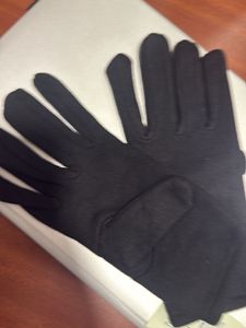 Hand gloves
