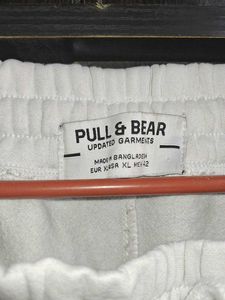 MENS WHITE PULL AND BEAR LOOSE FIT TRACK PANT
