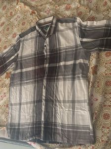 Men&#39;s Plaid Button-Down Shirt