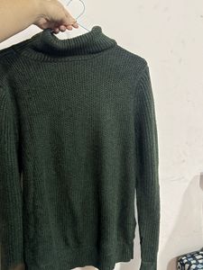 Stylish Green Knit Turtleneck Sweater