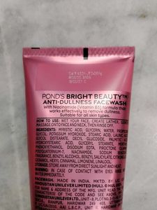 Pond&#39;s bright beauty Face wash