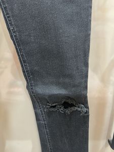 Zara Ripped Knee Skinny Jeans (Zara size- 32)