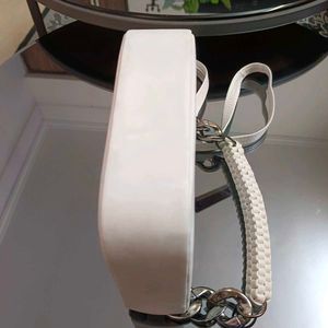 🛍️ White Sling Bag ⭐⭐⭐⭐