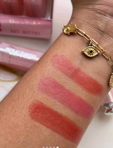 Combo of 2 Lip Colors (Baolishi And Splash brands)