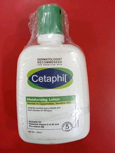 Cetaphil Moisturising Lotion &amp; Vitamin E, B3, n B5