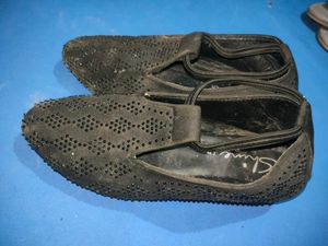 Black Juthi And Flat Slippers (Combo)
