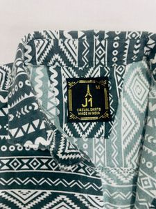 Patterned Men&#39;s Shirt