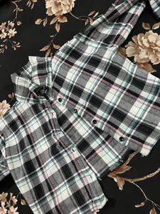 Beautifull!! Checked Crop Shirt 😍
