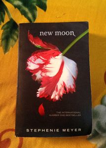 New Moon by Stephenie Meyer