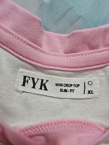 💗pink And White Full Sleeves Crop Top 🤍