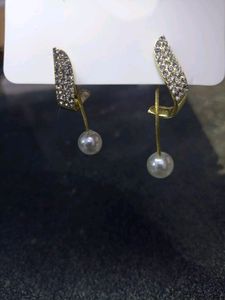 Unused Zirconia Metal Earrings With Pearl