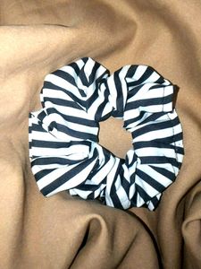 Black And White Srunchies Set Of 1