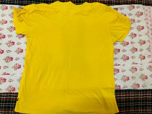 Levi’s - Yellow T-shirt for summer